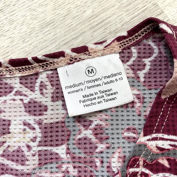 Burgundy Floral short Sleeve Light Breathable Top - Picture 6 of 8